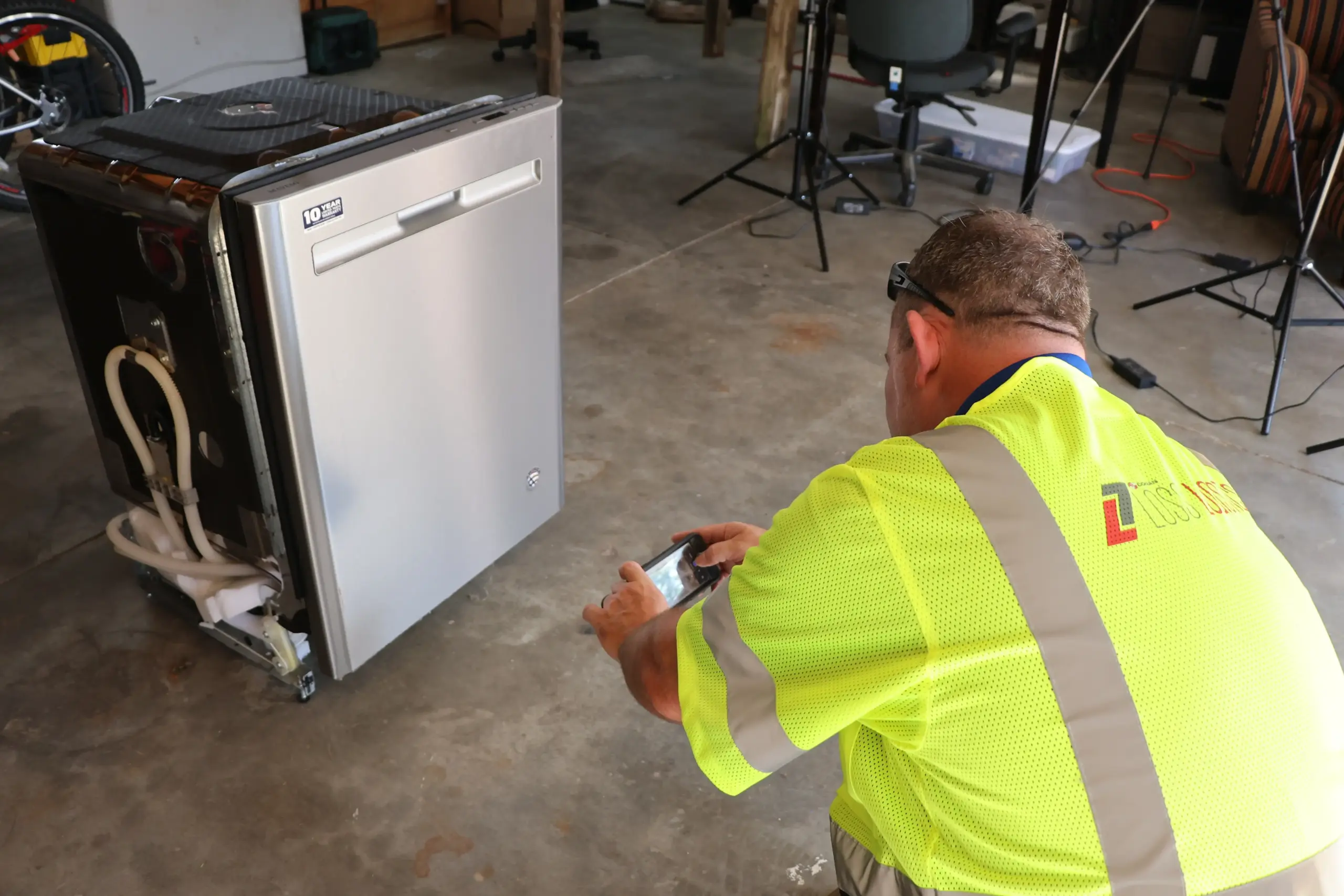 Donan CTL’s Loss Logistics team carefully photographs evidence, from collection to testing, to keep thorough documentation throughout the chain of custody.