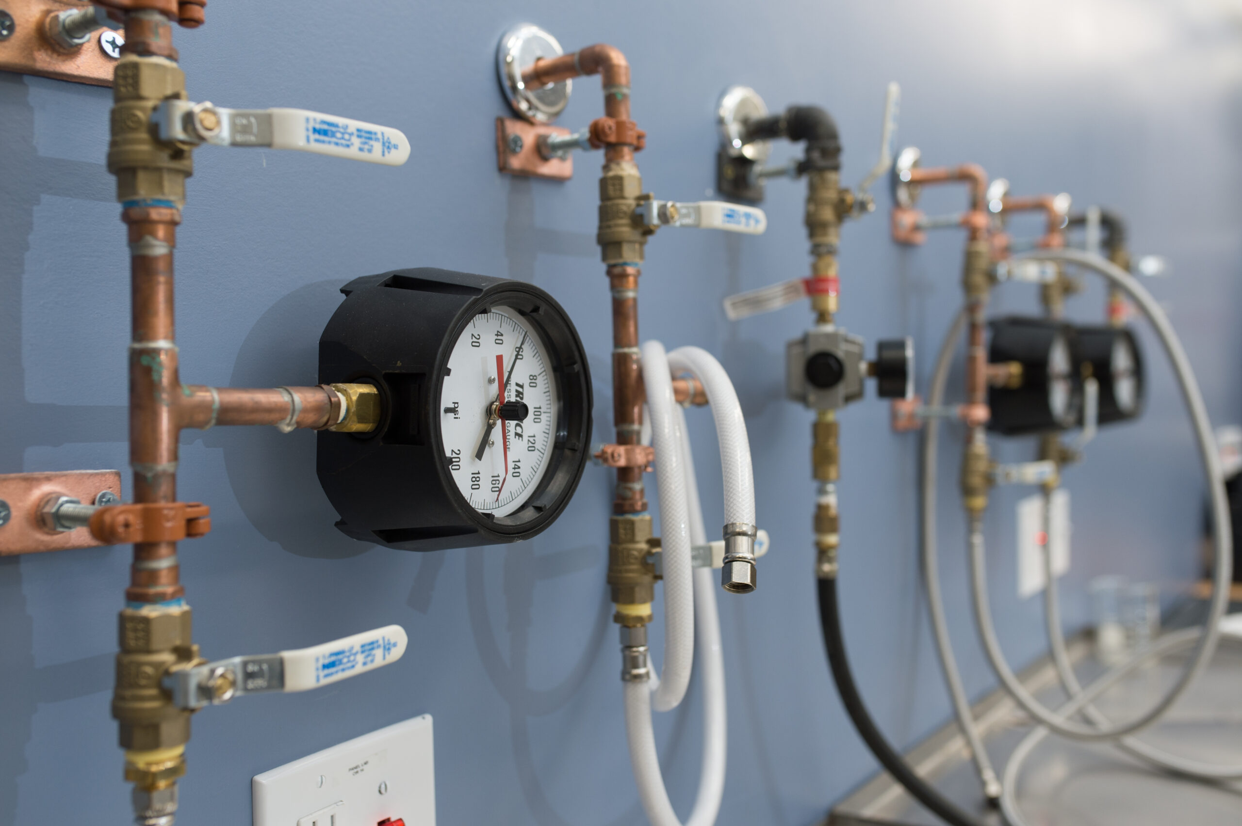 CTL’s Professional Engineers utilize extended pressure testing to reach science-backed conclusions about component failures in pipes, filters, and valves.