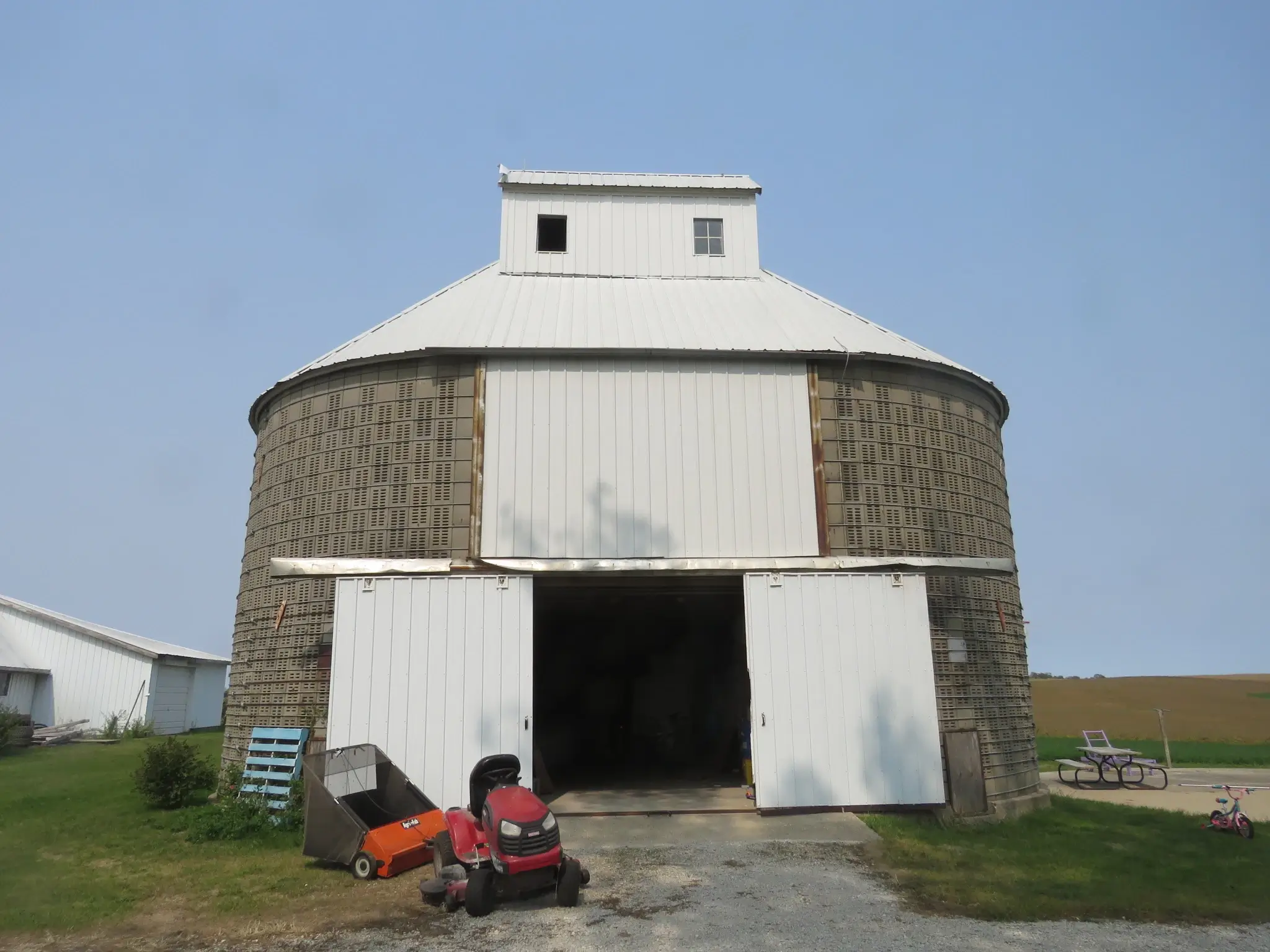 To prepare for metal’s growing popularity in both urban and rural construction, adjusters should know what to expect when this material is included in property loss claims.